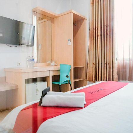 Reddoorz Premium At Hotel T-One Jambi Tanjungjohor Buitenkant foto