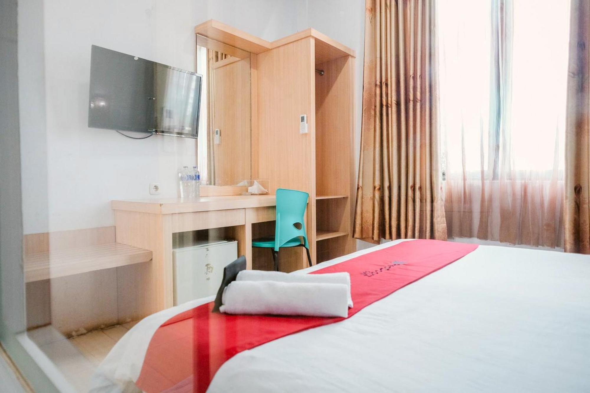 Reddoorz Premium At Hotel T-One Jambi Tanjungjohor Buitenkant foto