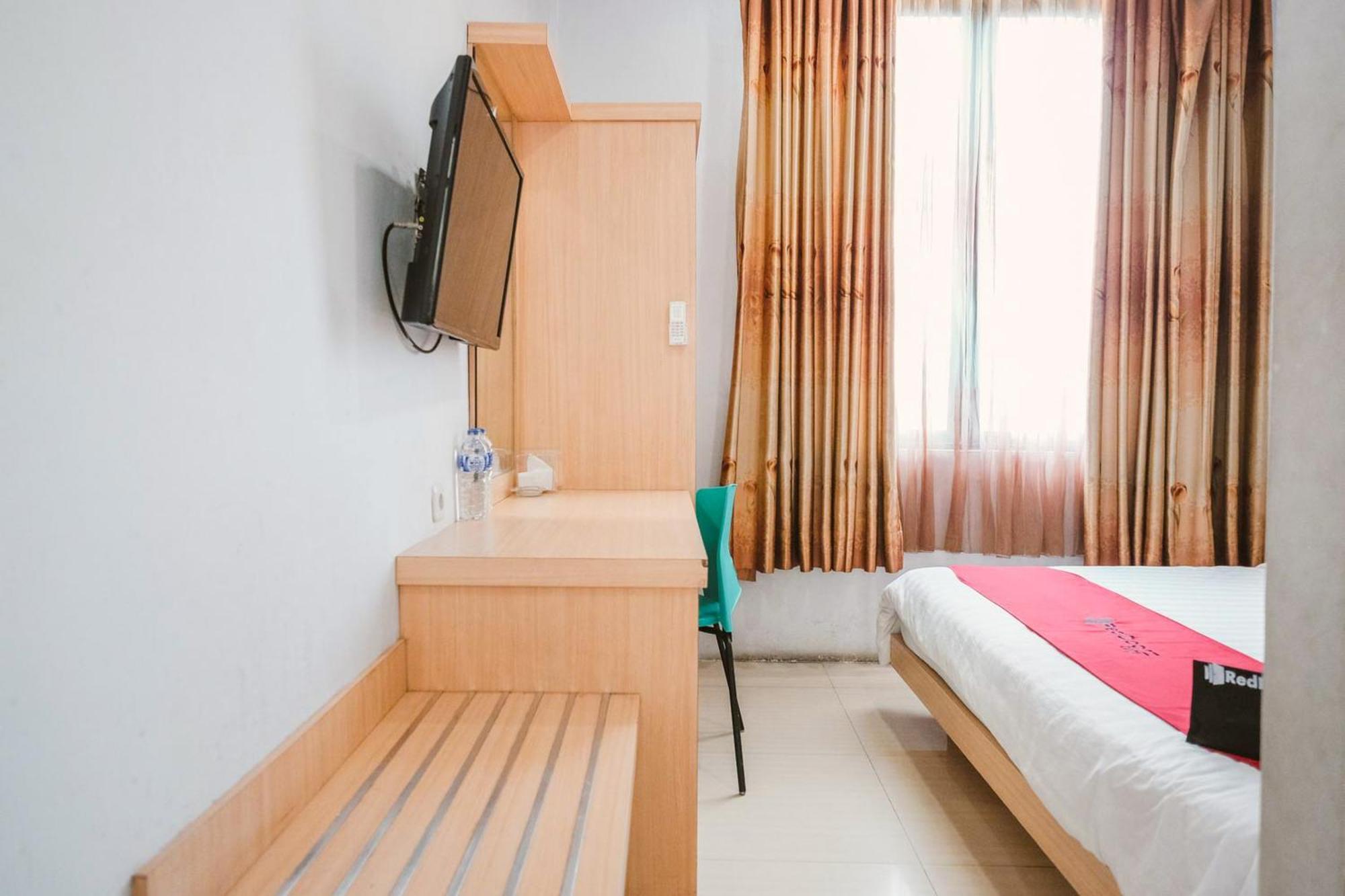 Reddoorz Premium At Hotel T-One Jambi Tanjungjohor Buitenkant foto
