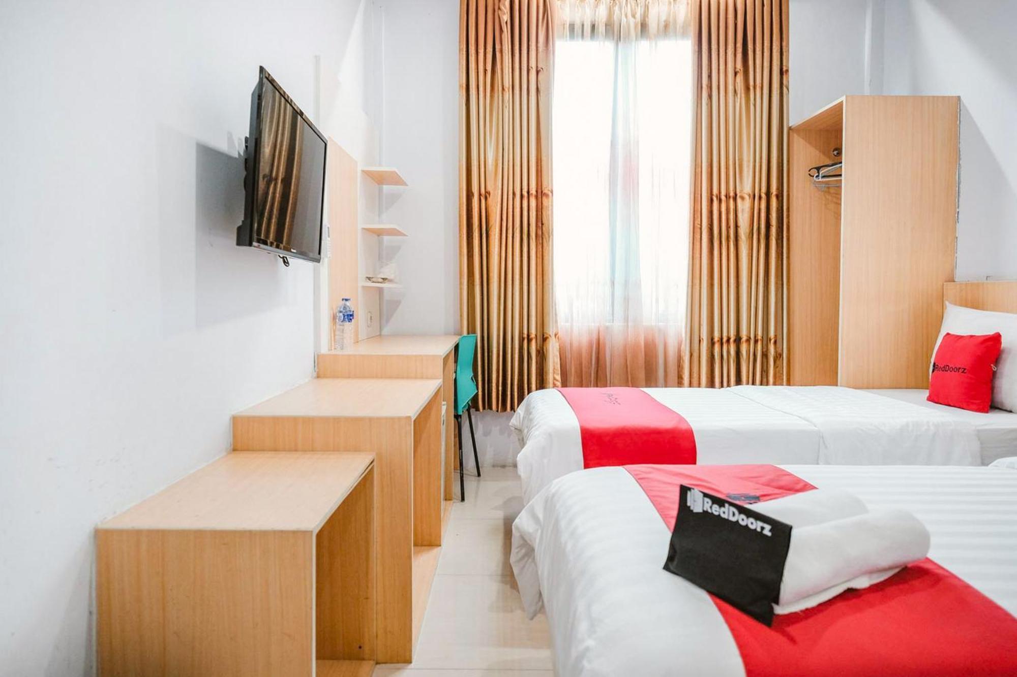 Reddoorz Premium At Hotel T-One Jambi Tanjungjohor Buitenkant foto