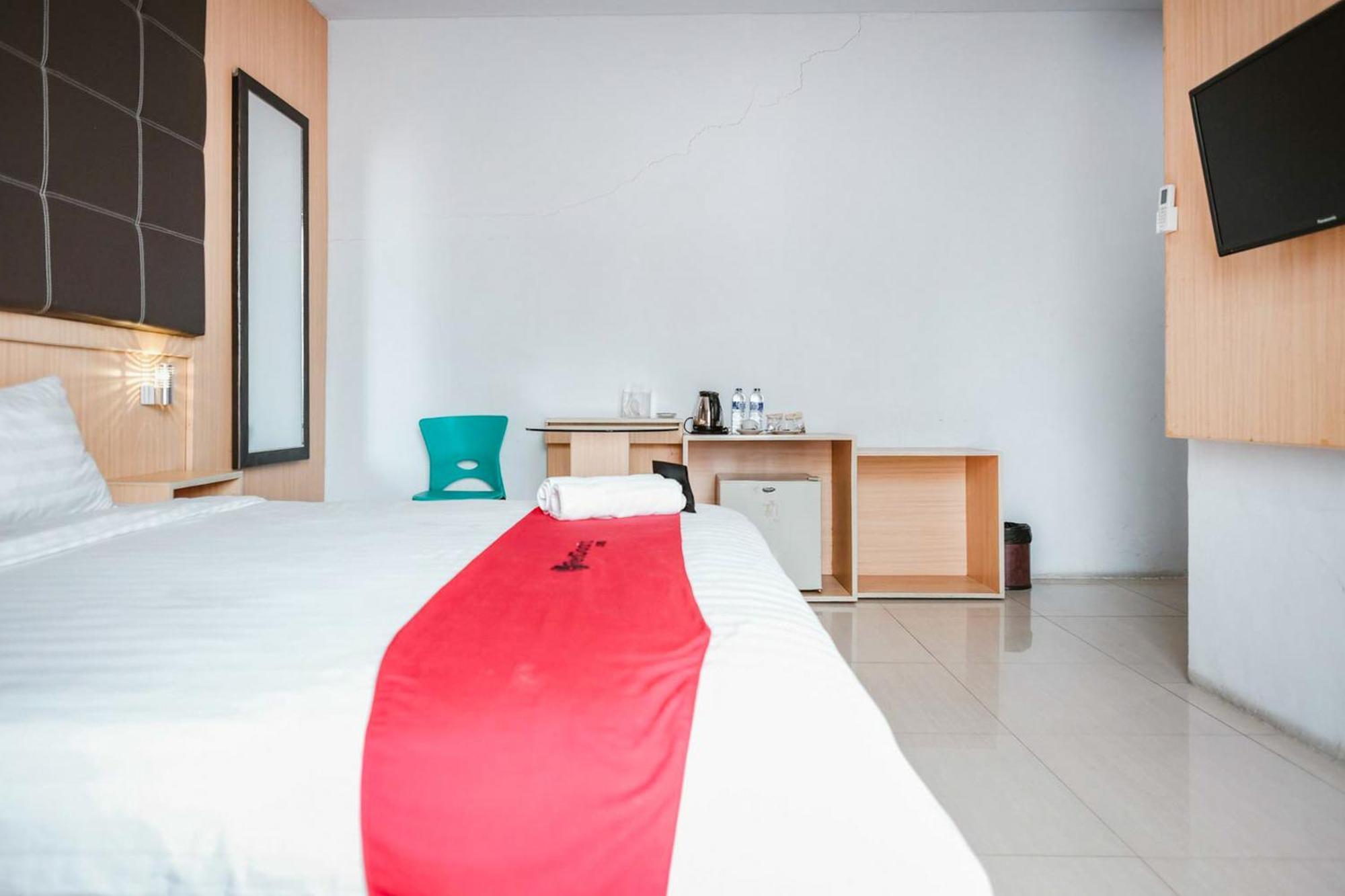 Reddoorz Premium At Hotel T-One Jambi Tanjungjohor Buitenkant foto