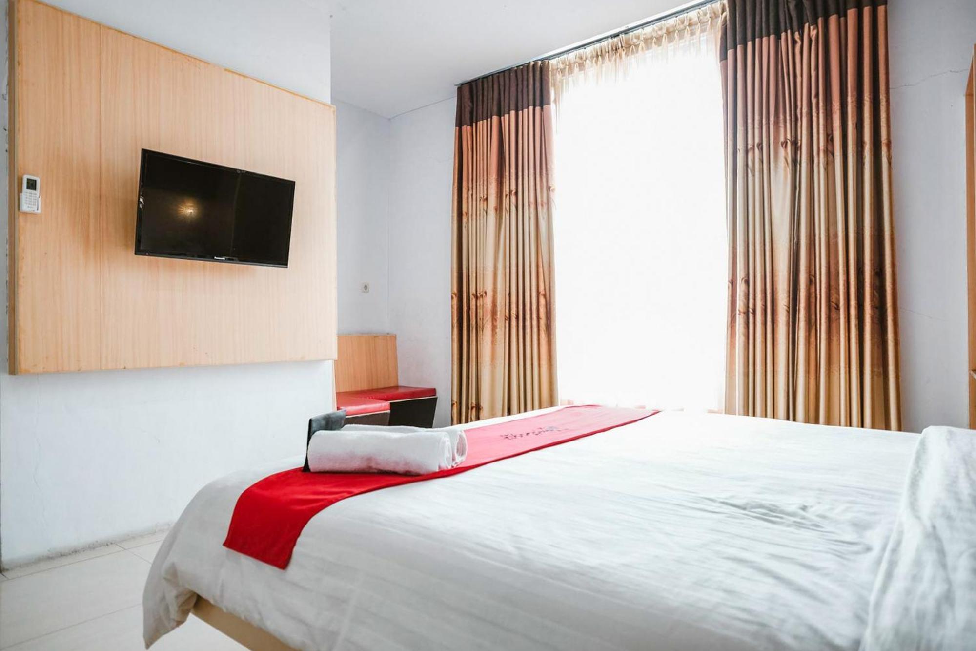 Reddoorz Premium At Hotel T-One Jambi Tanjungjohor Buitenkant foto