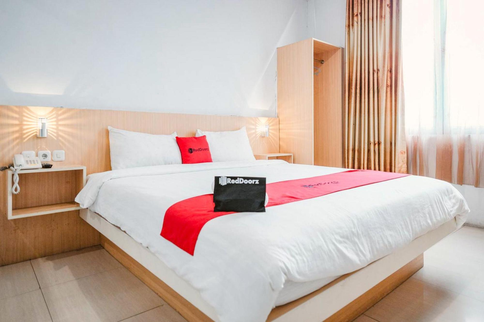 Reddoorz Premium At Hotel T-One Jambi Tanjungjohor Buitenkant foto