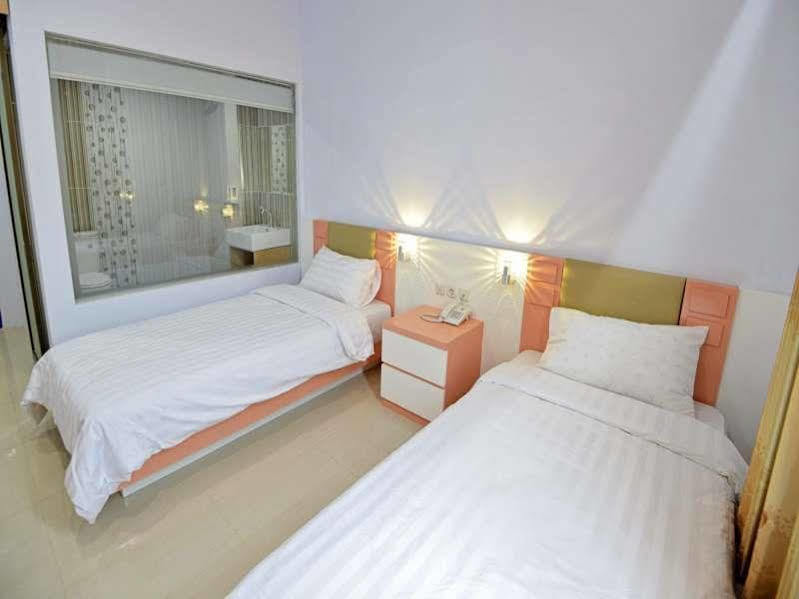 Reddoorz Premium At Hotel T-One Jambi Tanjungjohor Buitenkant foto