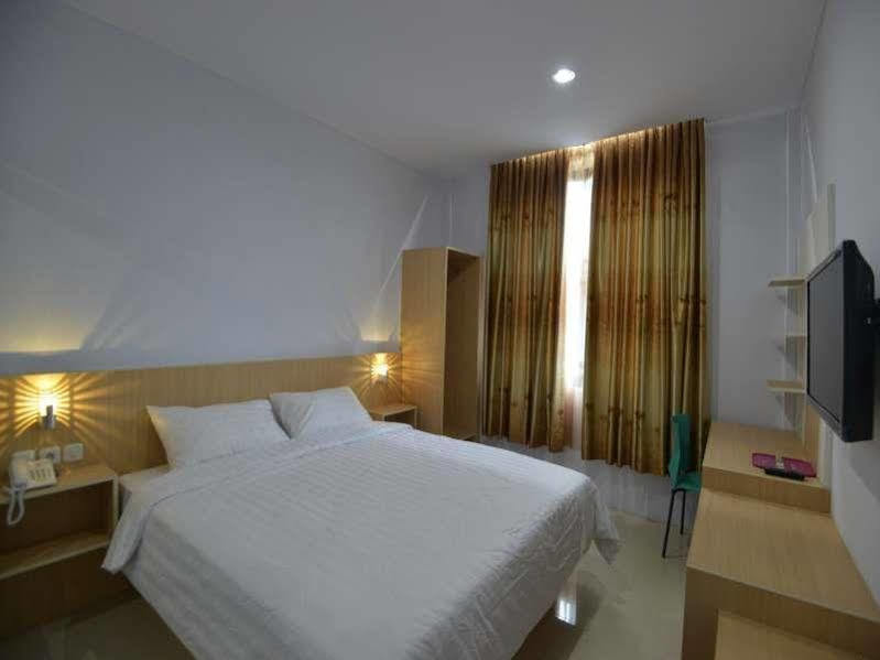 Reddoorz Premium At Hotel T-One Jambi Tanjungjohor Buitenkant foto
